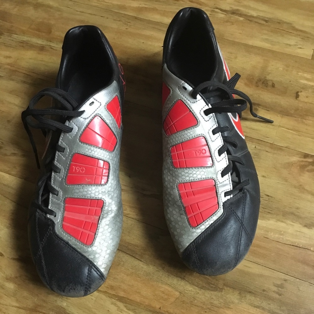 Nike T90 cleats size 11.5